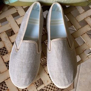 NEW Casual slip ons Great COLOR
